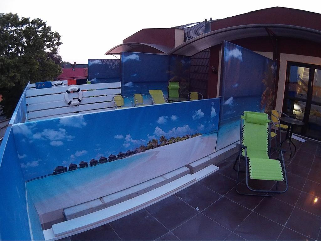 לינה וארוחת בוקר וובה Dolphin House מראה חיצוני תמונה